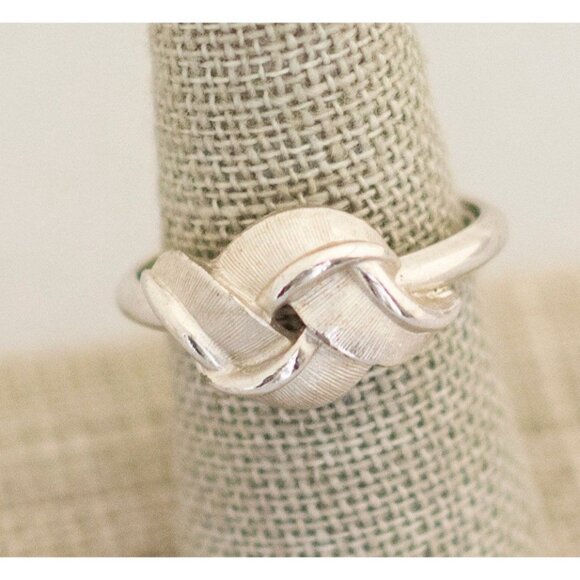 Size 9, Vintage Silver Tone Elegant Boho Mid Century Boho Ring by Avon - Picture 1 of 2